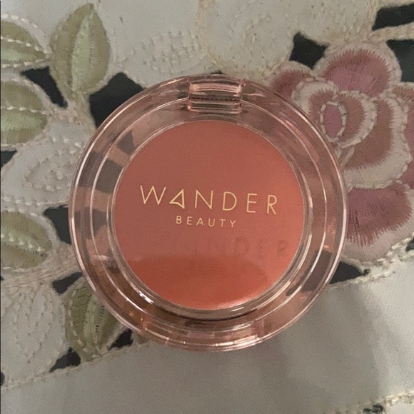 Wander beauty - Picture 1 of 5